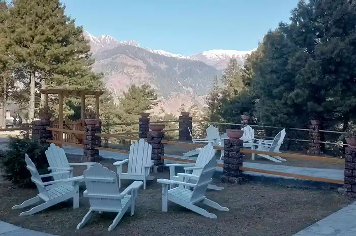 Hotels & Places to Stay Near Siri Paye Meadows